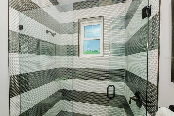 Image No.17-7 Bed Property for sale