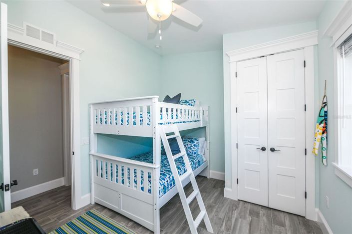 Image No.25-7 Bed Property for sale