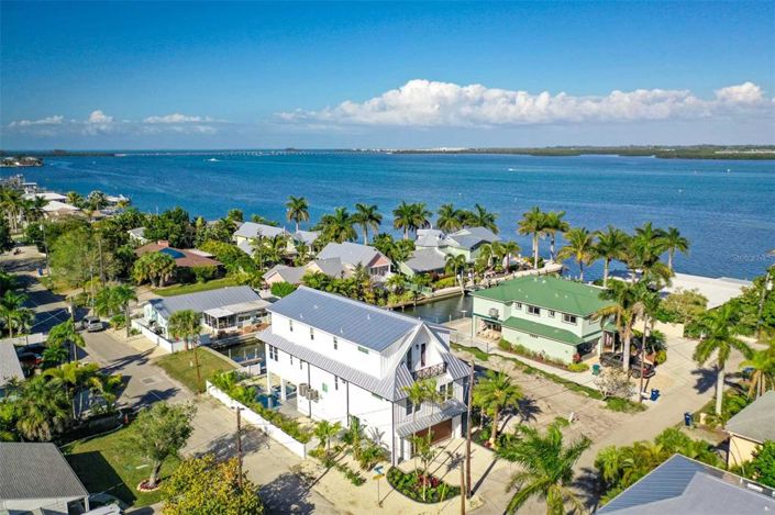 Image No.4-7 Bed Property for sale