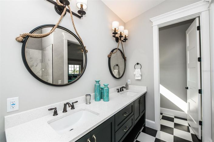 Image No.40-7 Bed Property for sale