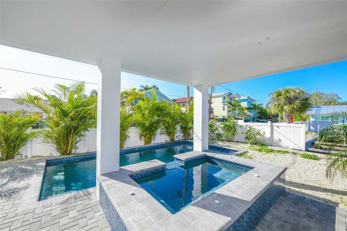 Image No.42-7 Bed Property for sale