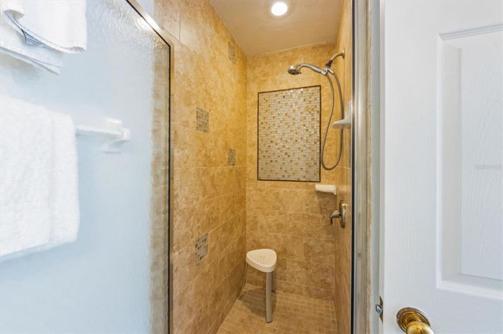 Image No.19-2 Bed Property for sale