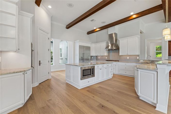 Image No.10-5 Bed Property for sale