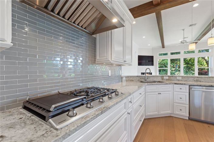 Image No.11-5 Bed Property for sale