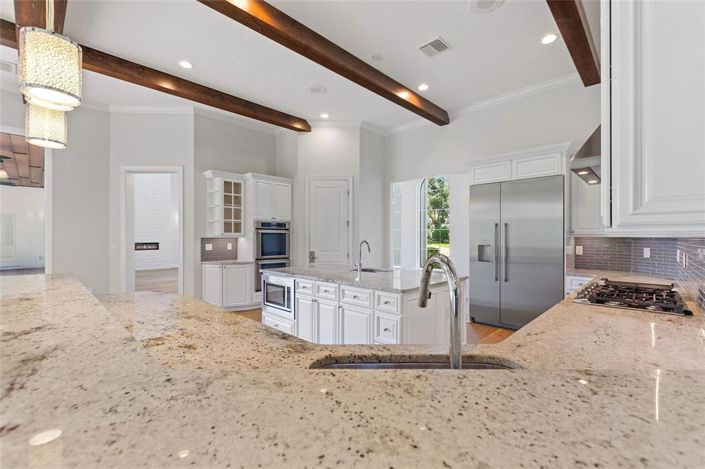 Image No.12-5 Bed Property for sale