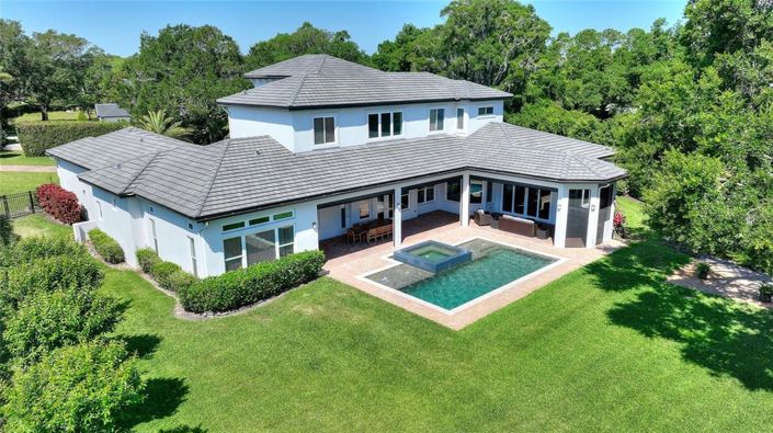 Image No.2-5 Bed Property for sale