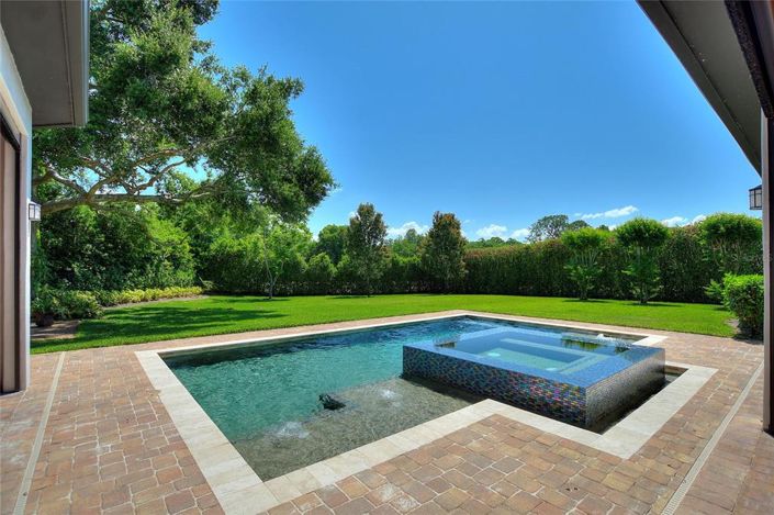 Image No.48-5 Bed Property for sale