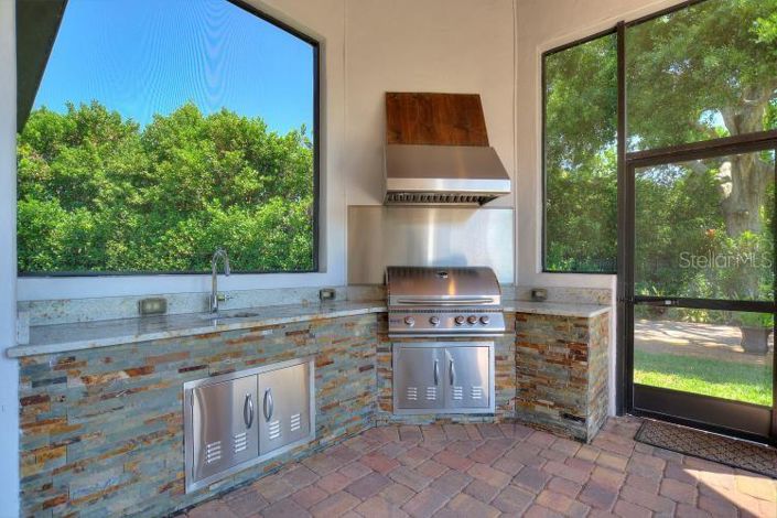 Image No.51-5 Bed Property for sale