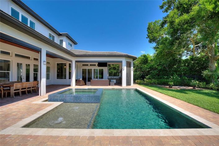 Image No.55-5 Bed Property for sale