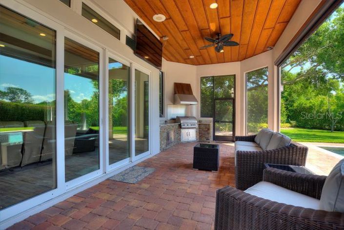 Image No.60-5 Bed Property for sale