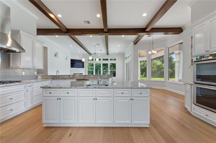 Image No.7-5 Bed Property for sale