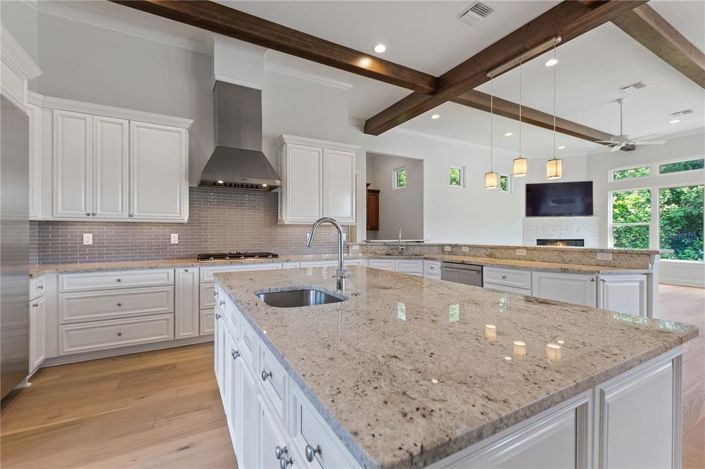 Image No.9-5 Bed Property for sale