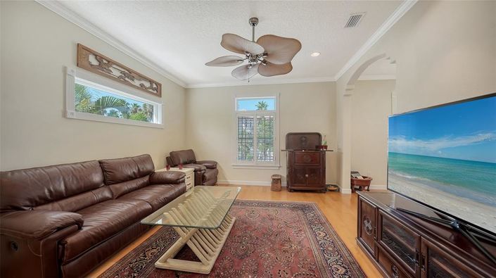 Image No.28-3 Bed Property for sale