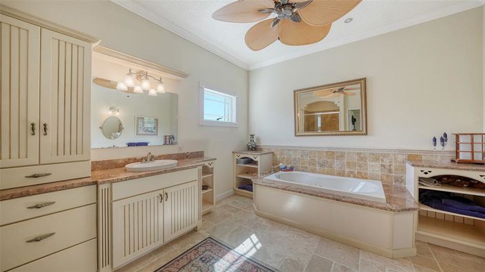 Image No.35-3 Bed Property for sale