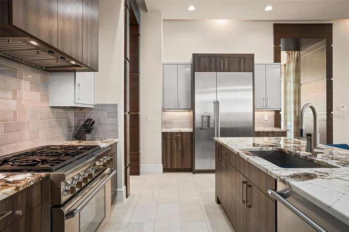 Image No.18-5 Bed Property for sale