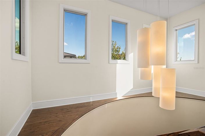 Image No.34-5 Bed Property for sale