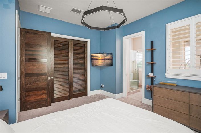 Image No.40-5 Bed Property for sale