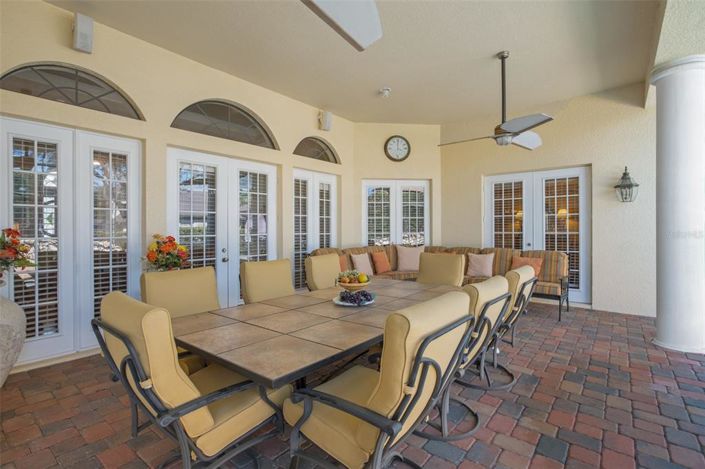 Image No.28-5 Bed Property for sale