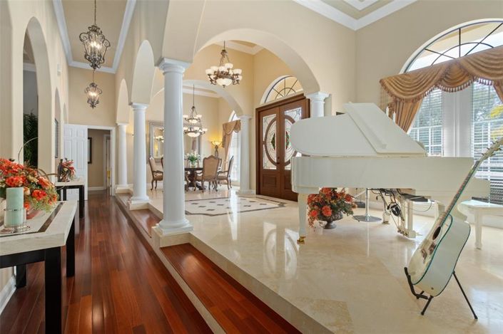 Image No.8-5 Bed Property for sale