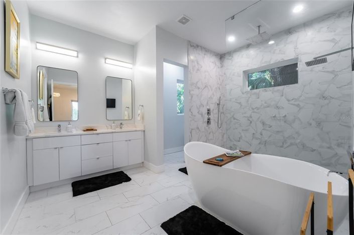 Image No.17-5 Bed Property for sale