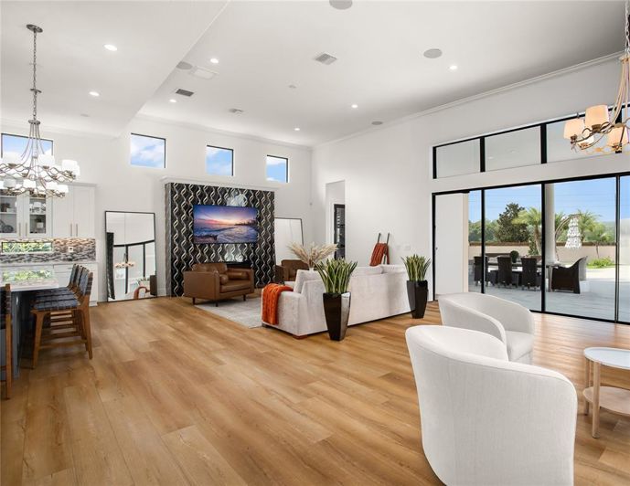 Image No.11-6 Bed Property for sale