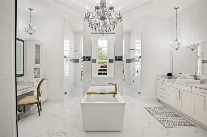 Image No.25-6 Bed Property for sale