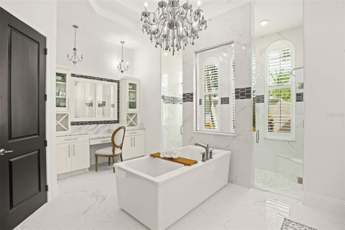 Image No.26-6 Bed Property for sale