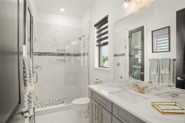 Image No.40-6 Bed Property for sale