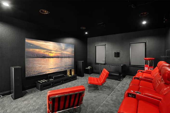 Image No.44-6 Bed Property for sale