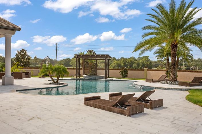 Image No.50-6 Bed Property for sale