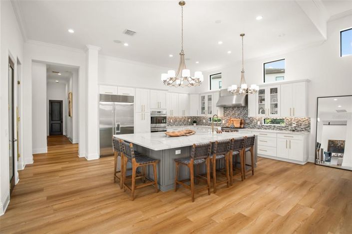 Image No.8-6 Bed Property for sale