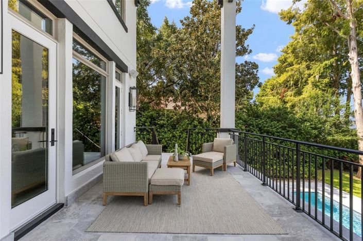 Image No.13-6 Bed Property for sale