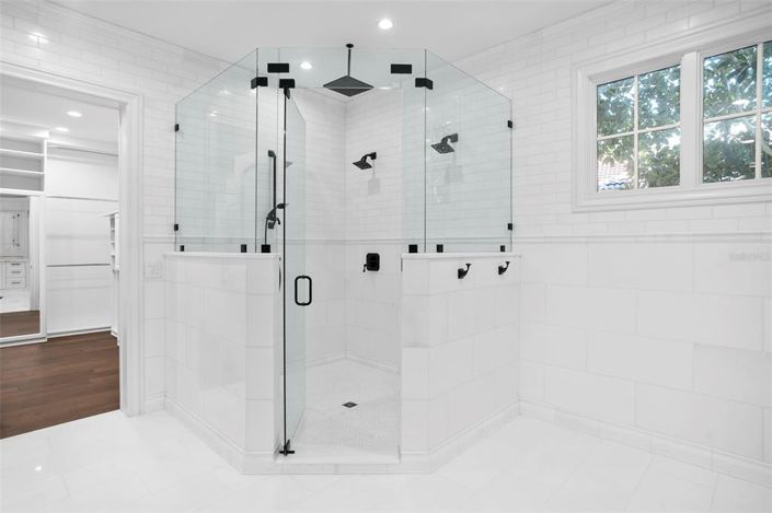 Image No.34-6 Bed Property for sale