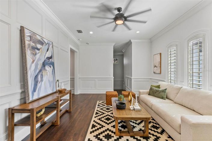 Image No.42-6 Bed Property for sale