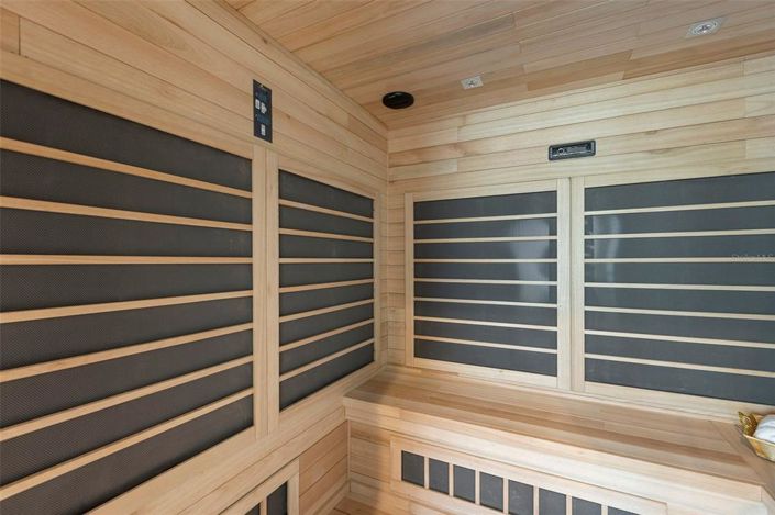 Image No.51-6 Bed Property for sale