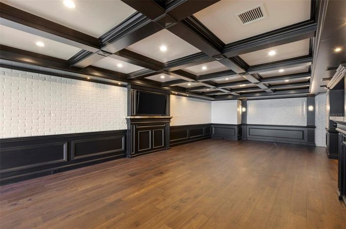 Image No.54-6 Bed Property for sale