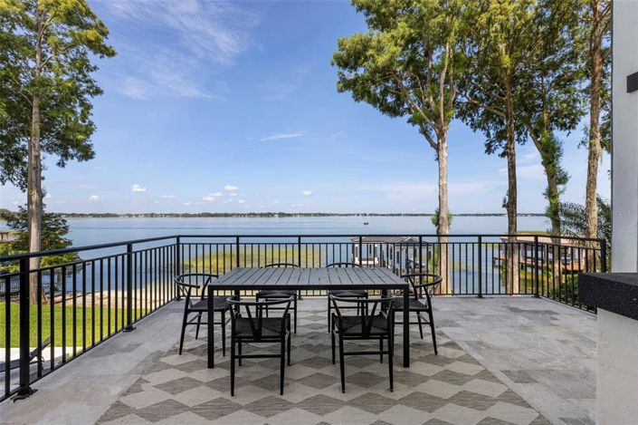 Image No.61-6 Bed Property for sale