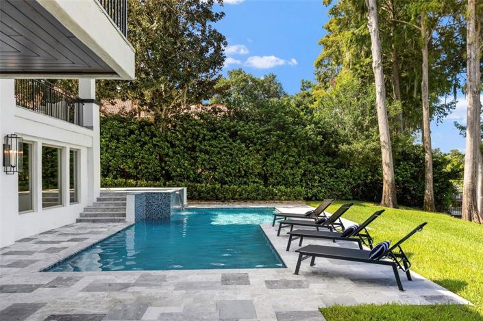 Image No.68-6 Bed Property for sale