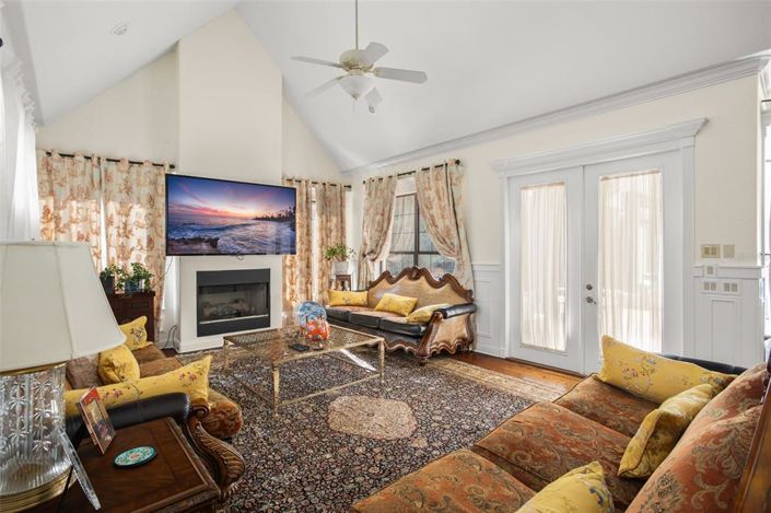 Image No.10-5 Bed Property for sale