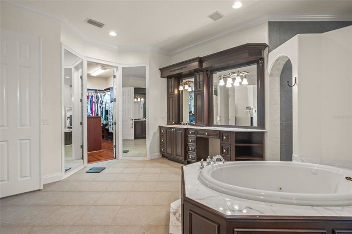 Image No.23-5 Bed Property for sale