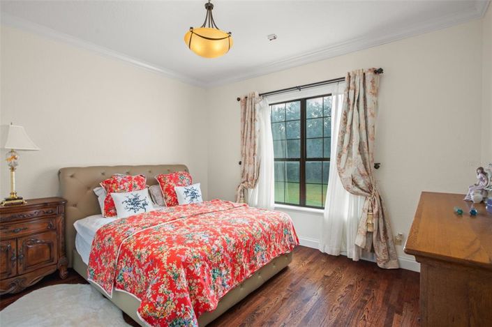 Image No.29-5 Bed Property for sale