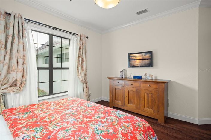 Image No.30-5 Bed Property for sale