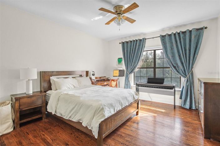 Image No.33-5 Bed Property for sale