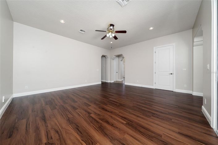 Image No.19-4 Bed Property for sale