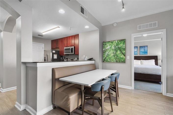 Image No.10-2 Bed Property for sale