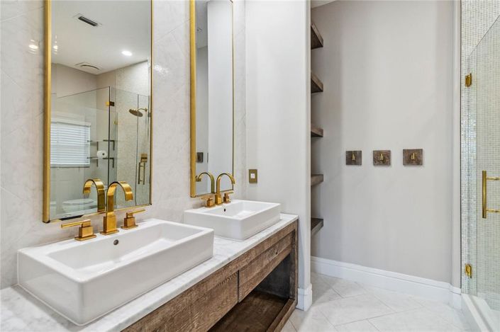 Image No.42-4 Bed Property for sale