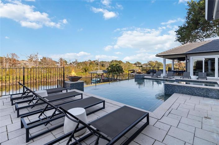 Image No.67-4 Bed Property for sale