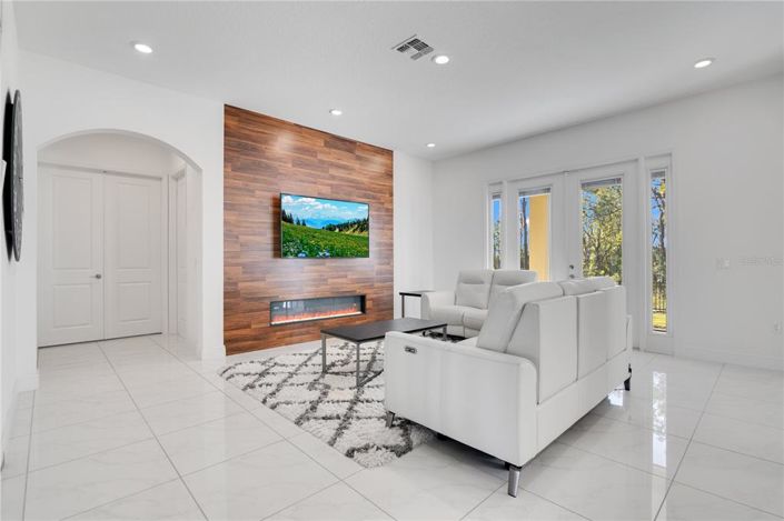 Image No.15-6 Bed Property for sale