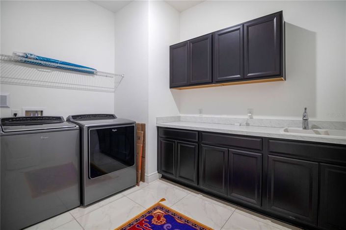 Image No.40-6 Bed Property for sale