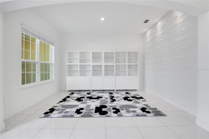 Image No.5-6 Bed Property for sale